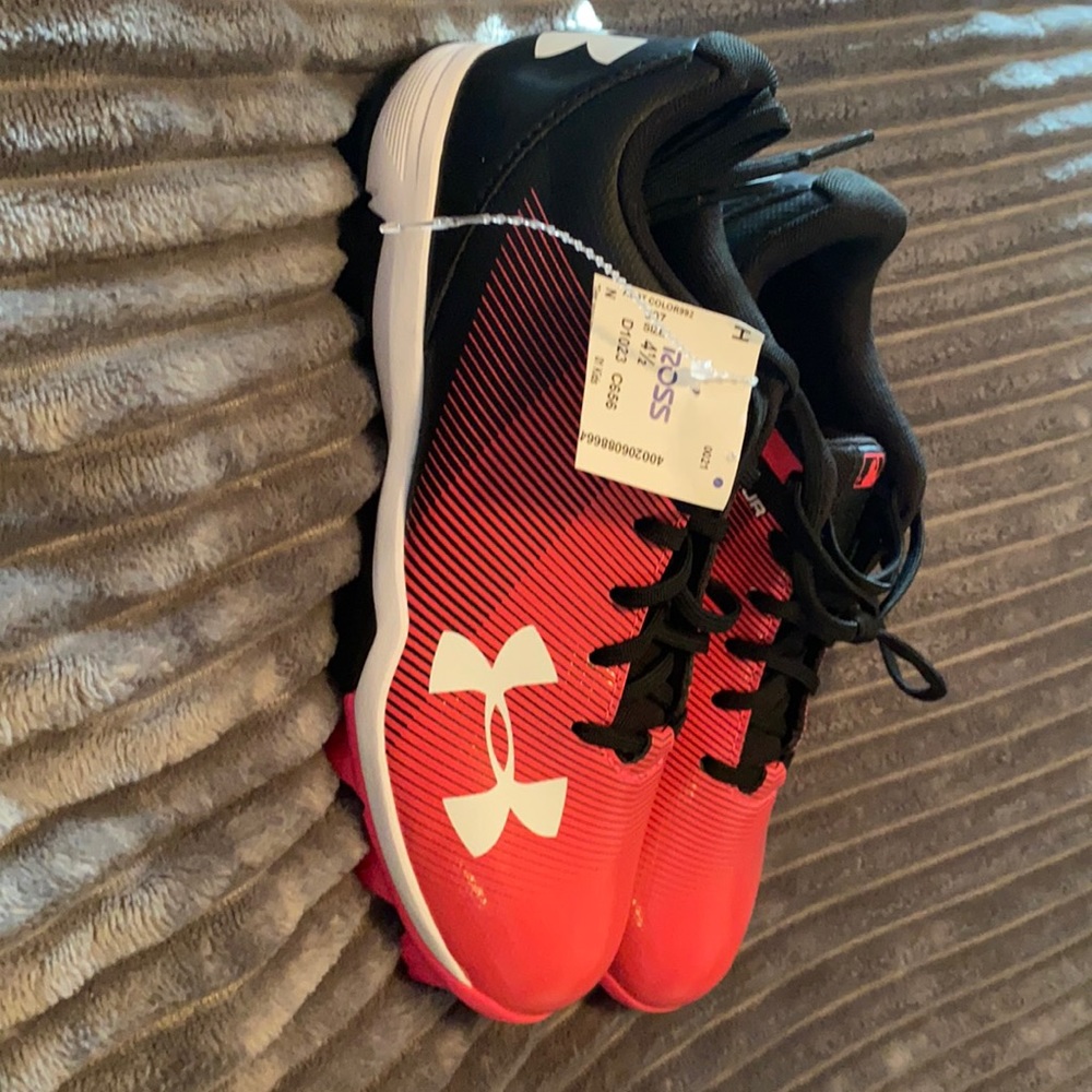 Under Armour Girls Softball shoes
